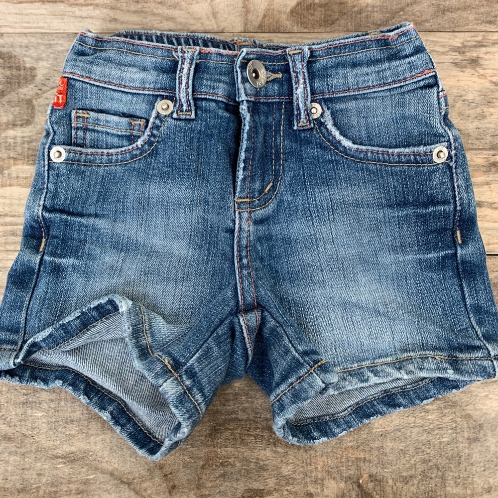 !iT shorts